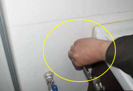 瓷砖墙面打孔(瓷砖墙面打孔会破坏瓷砖吗) 瓷砖墙面打孔(瓷砖墙面打孔会破坏瓷砖吗)