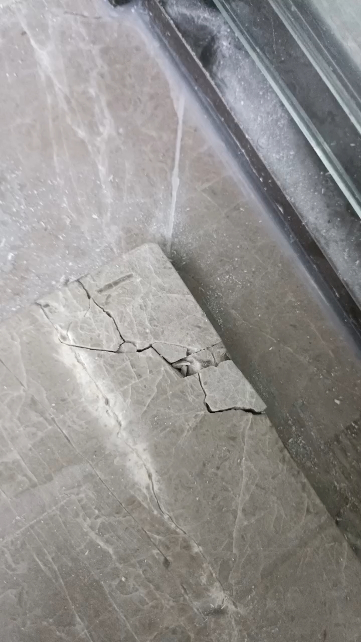 瓷砖烂了如何修复好(瓷砖烂掉了小块,怎么修补) 瓷砖烂了如何修复好(瓷砖烂掉了小块,怎么修补)